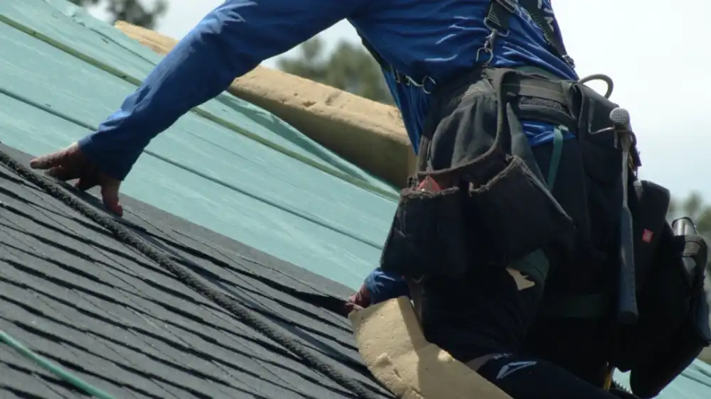 New Jersey Roofer On A Roof